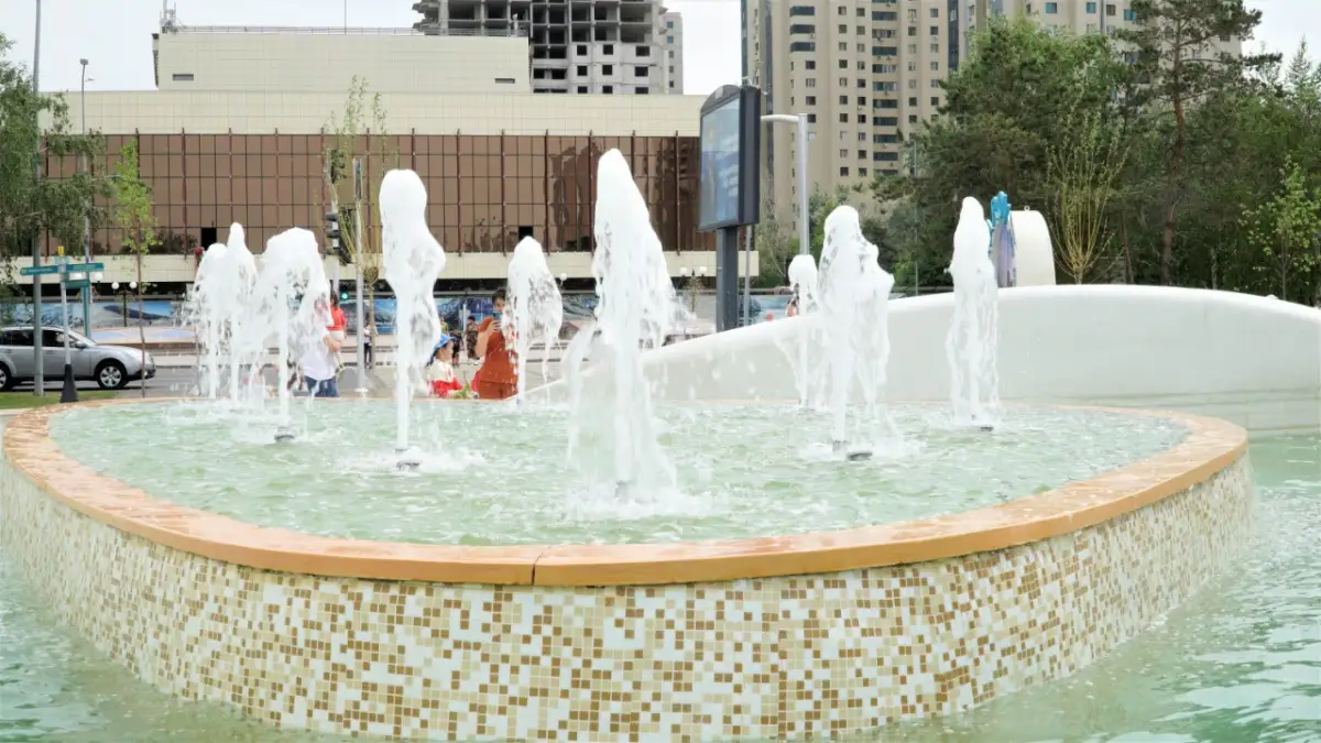 На пешеходном бульваре «Театральный» в столице открыли фонтаны