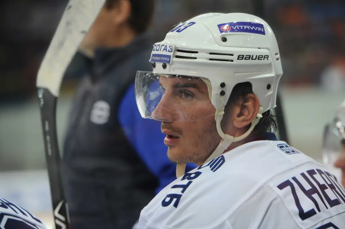 Воскреснет в Кокшетау: один из самых скандальных хоккеистов РФ переходит в «Арлан»