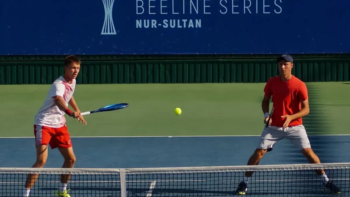 Казахстанец Ломакин в дуэте с украинцем Крутых вышли в 1/4 в столичном Challenger