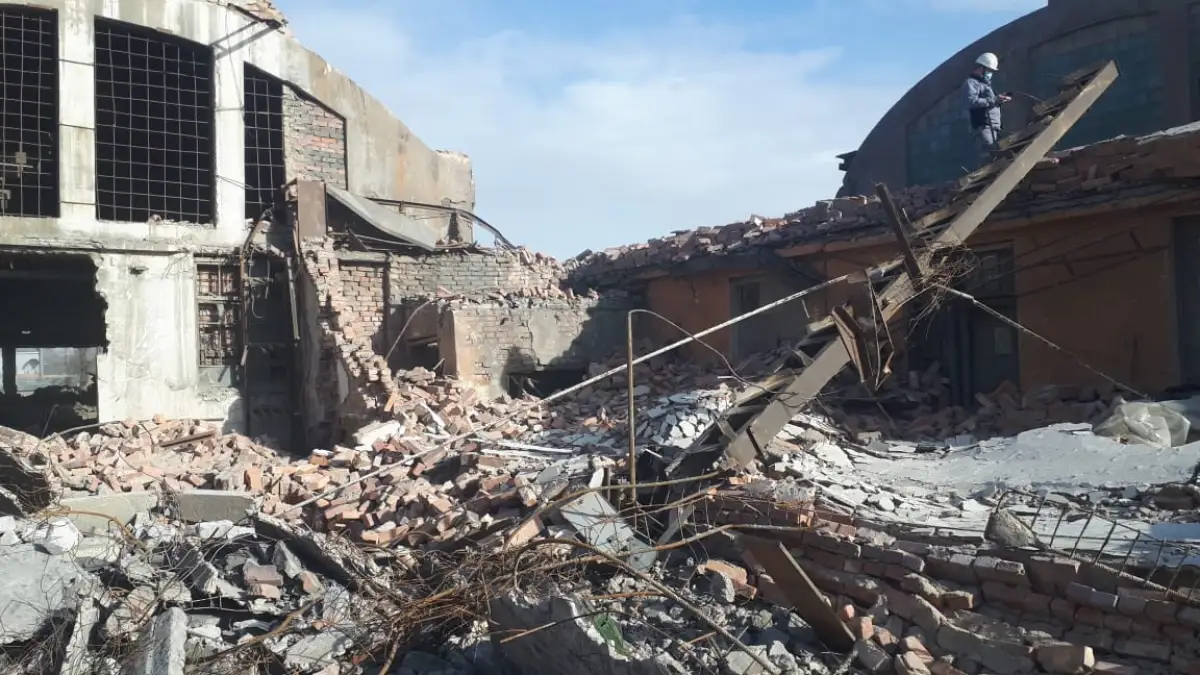 В Балхаше обрушилось недействующее здание, травмированы 4 мужчин