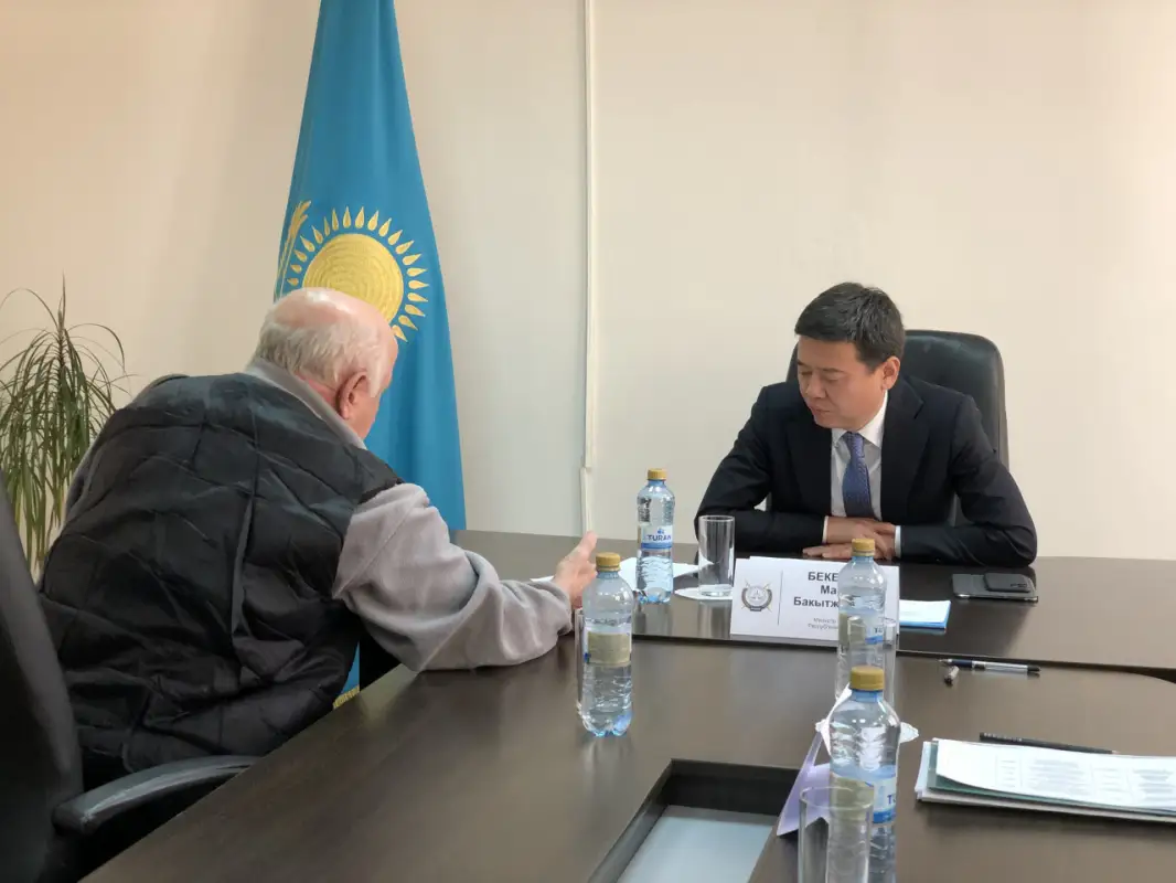 Единый день приема: министр юстиции РК Марат Бекетаев принял граждан и провел онлайн-эфир