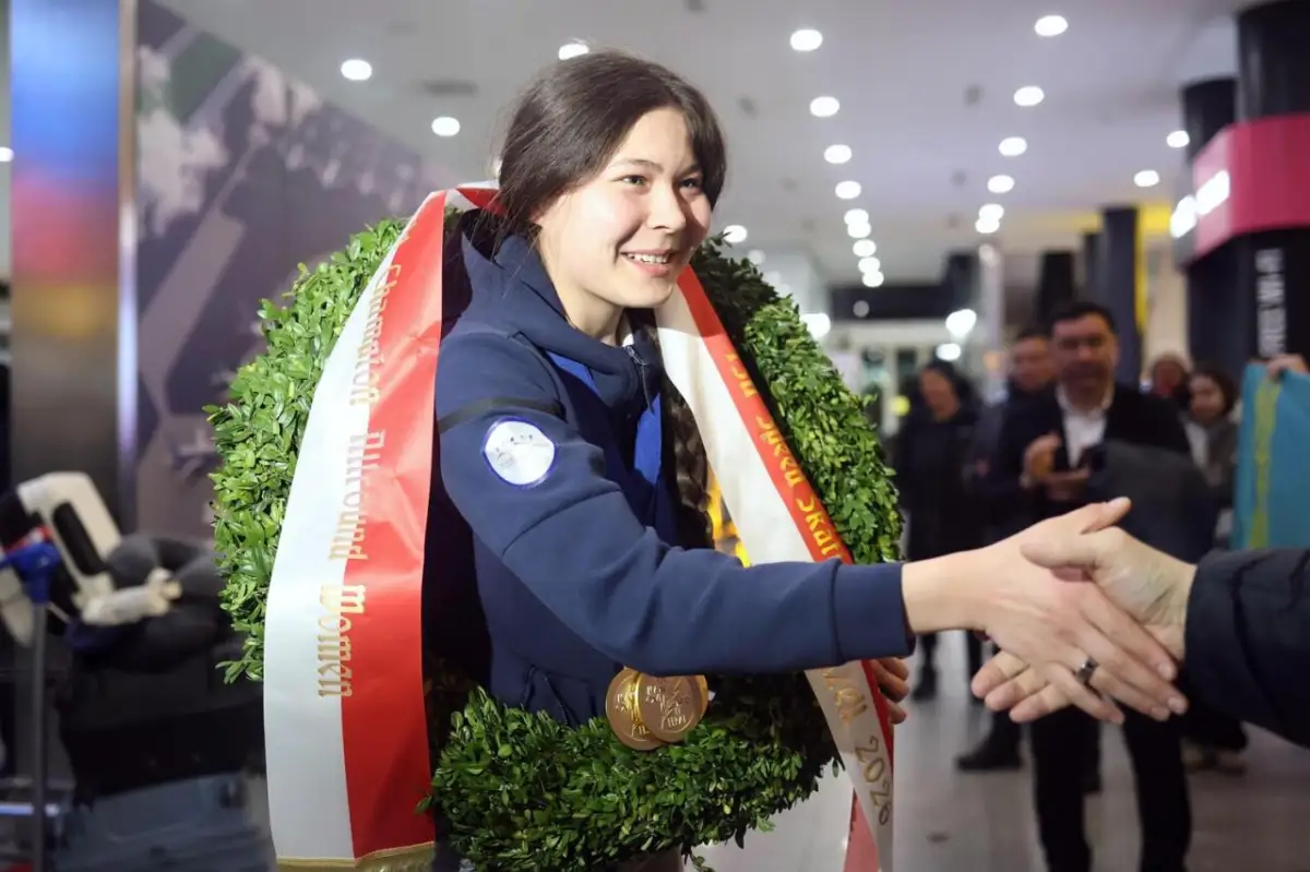 "Золотая" Кристина Шумекова вернулась домой