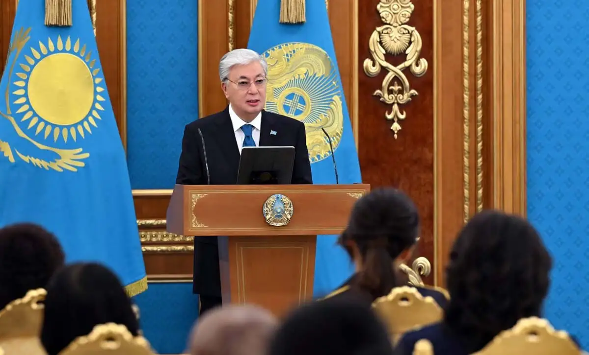 Президент Казахстана поздравил женщин с праздником 8 марта