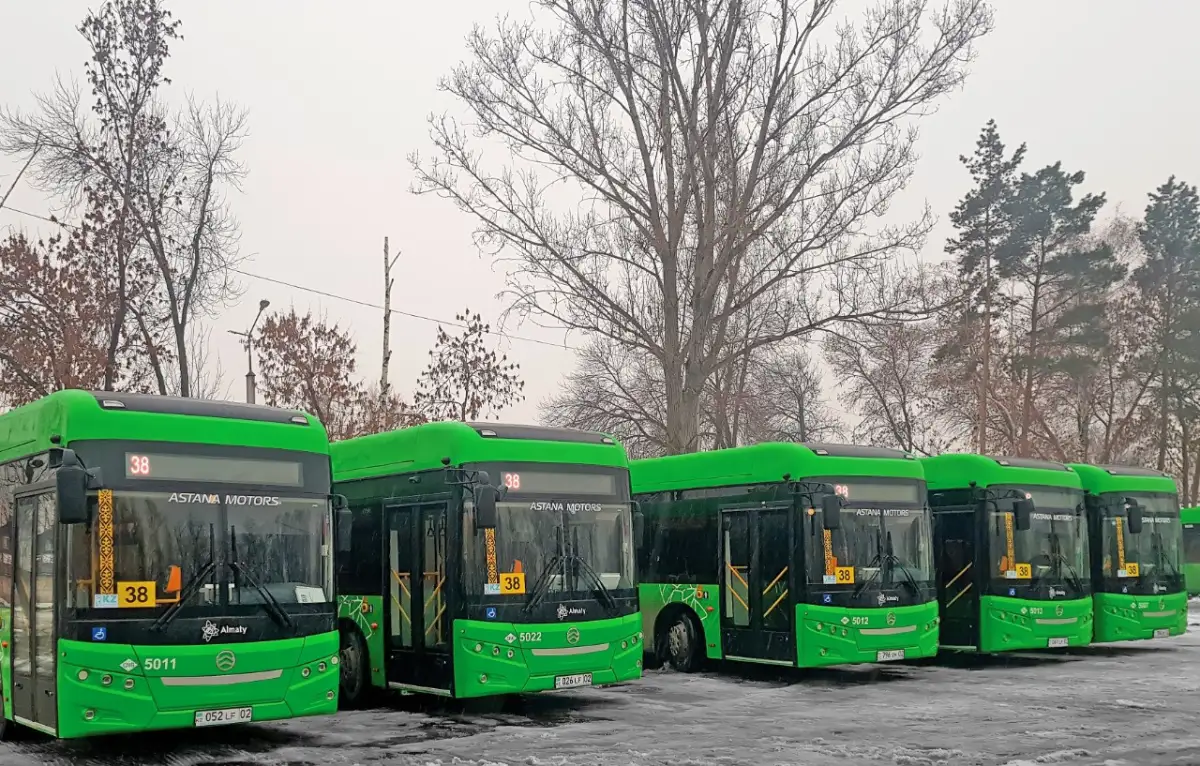 В Алматы выехали на маршруты экологичные автобусы-"гармошки"