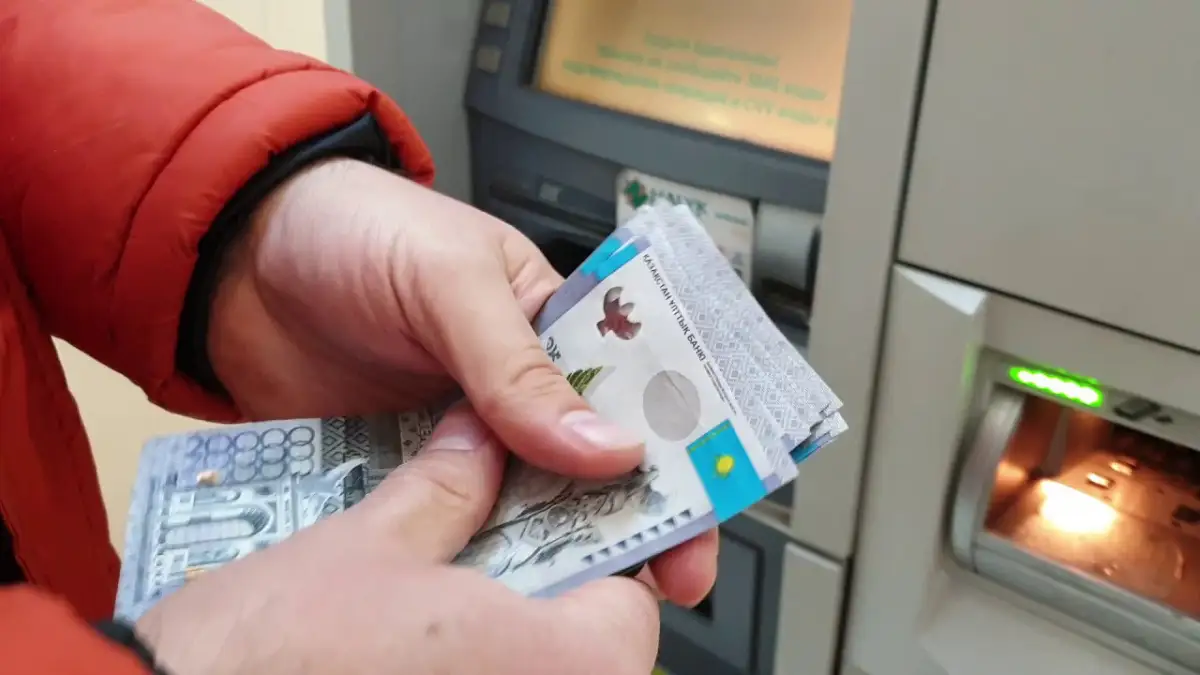 В Нур-Султане квартирант украл у соседа карточку и снял 300 тысяч тенге