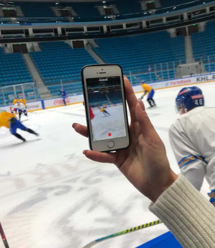 "Диц - невероятный!": как две подписчицы Bestnews.kz впервые посетили открытую тренировку игроков ХК "Барыс"