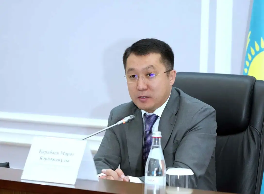 Дороги, вагоны – какие вопросы жители ЗКО задали министру транспорта РК