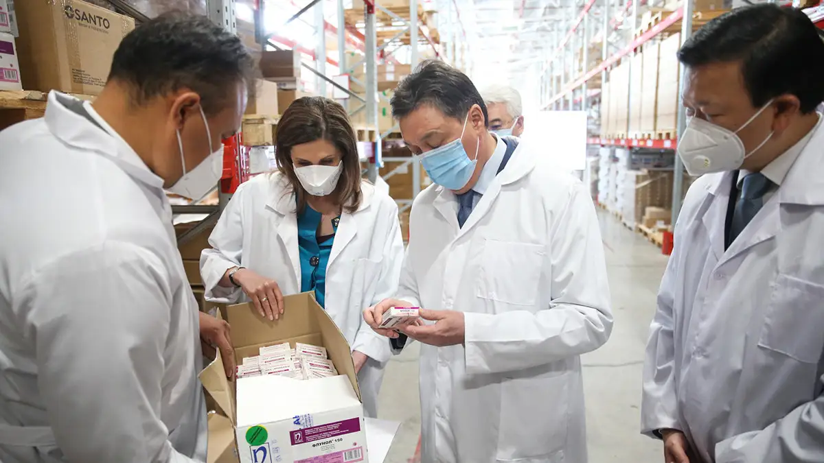 Аскару Мамину показали запас лекарств на случай новой волны COVID19