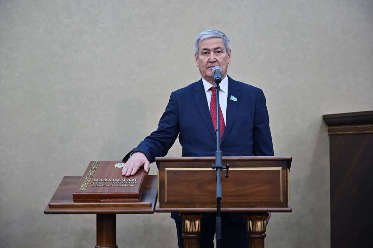 Новый депутат от НПК принес присягу в Мажилисе