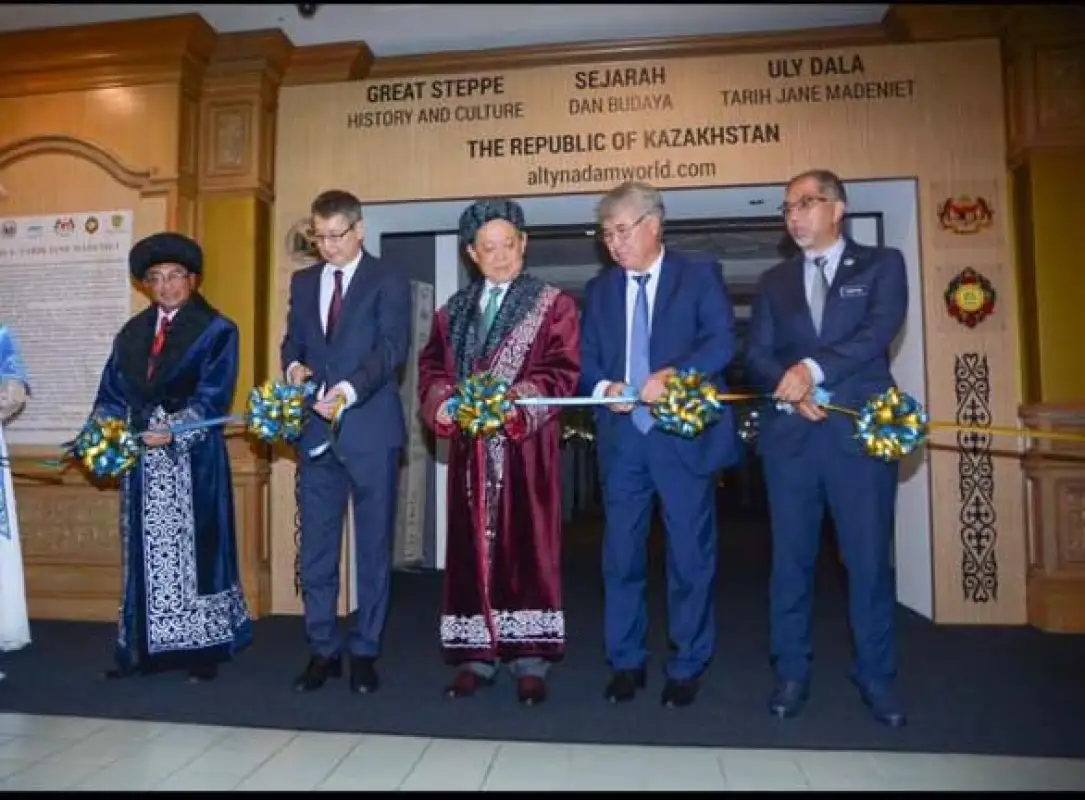 Золотой человек представлен в Малайзии   