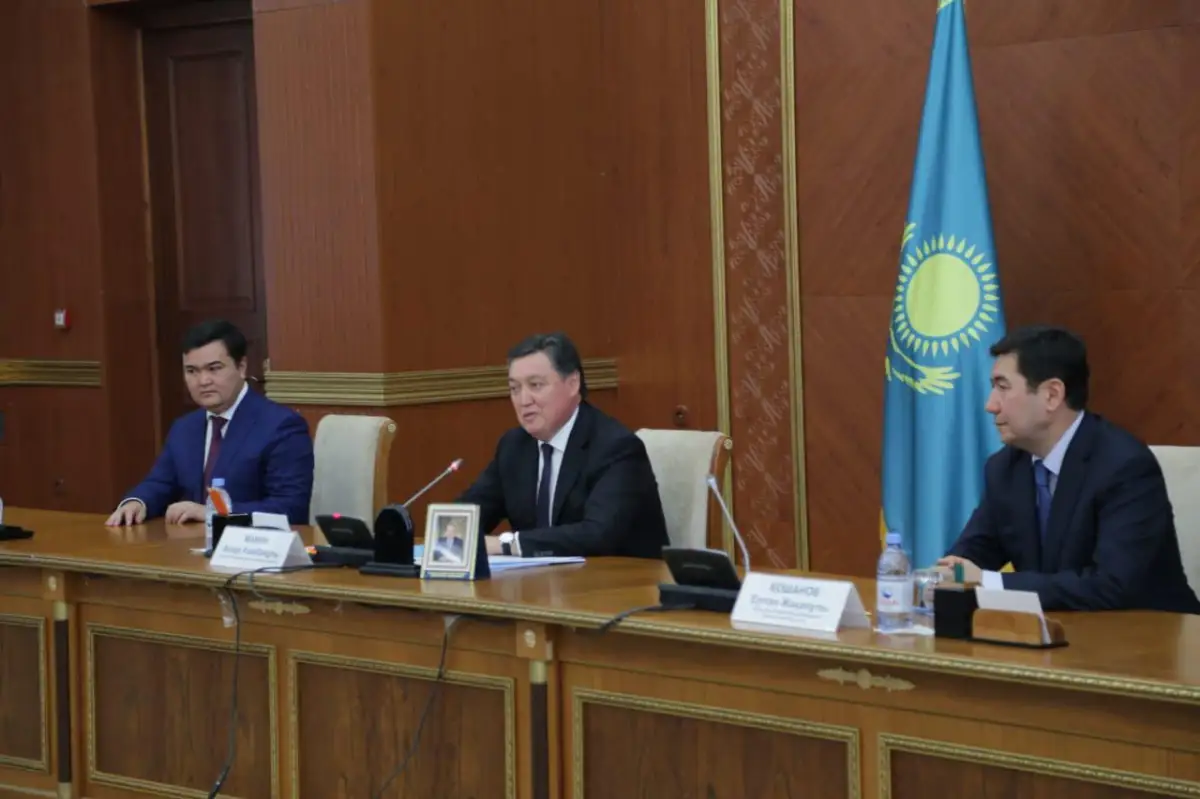 Аскар Мамин представил нового акима Карагандинской области