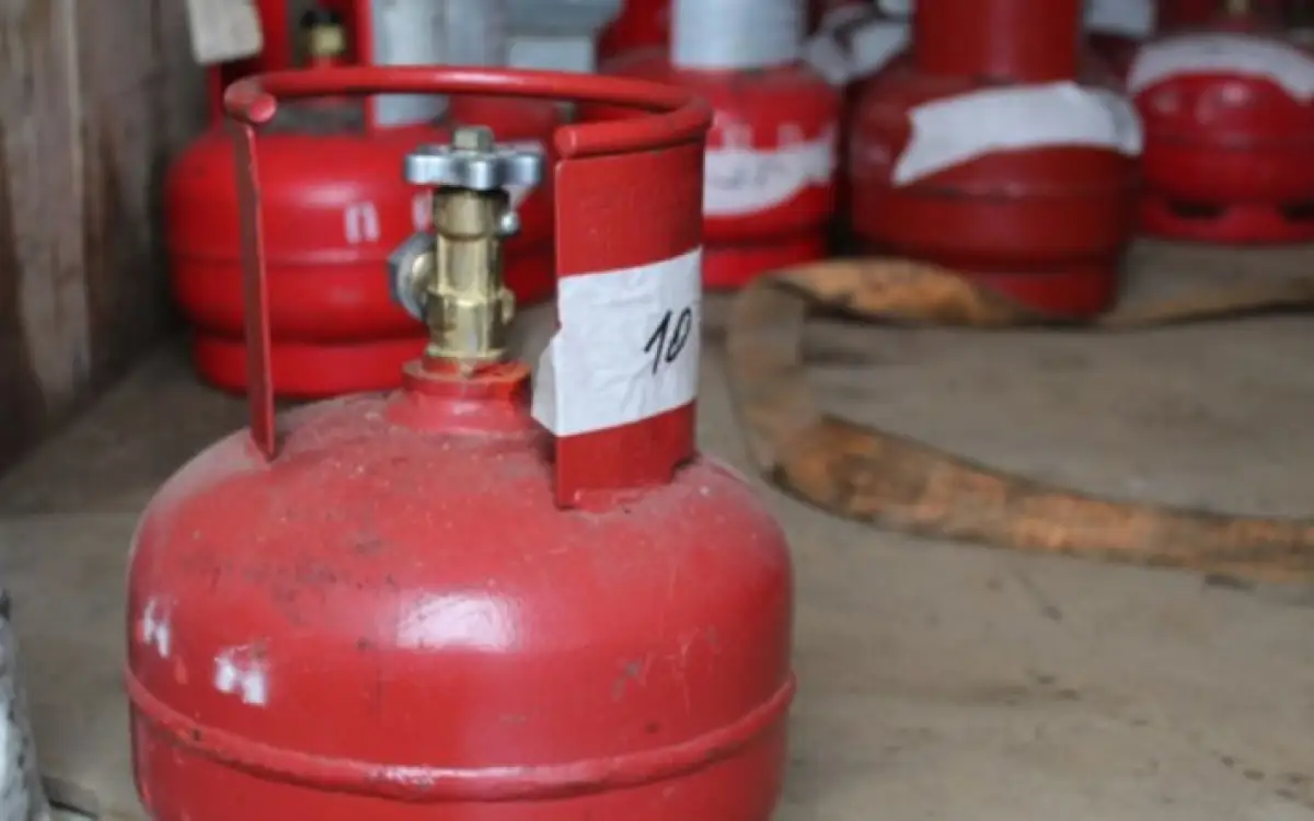 В частном доме в Астане взорвался газбаллон, трое пострадали