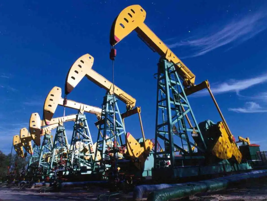 Казахстан на два месяца сократит добычу нефти