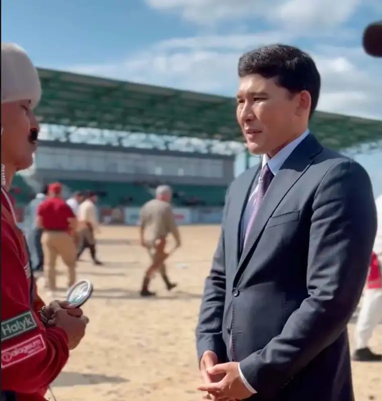 Ербол Мырзабосынов посетил соревнования лучников