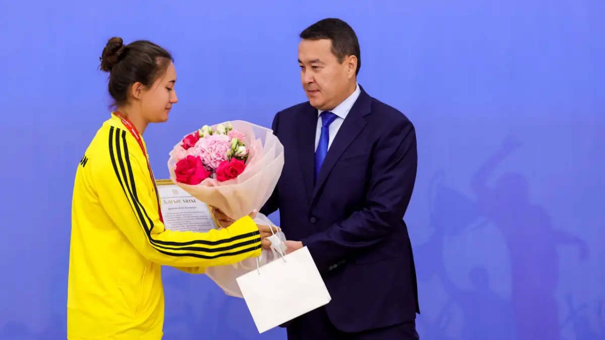 Алихан Смаилов встретился с призерами ХХХI Всемирной летней Универсиады