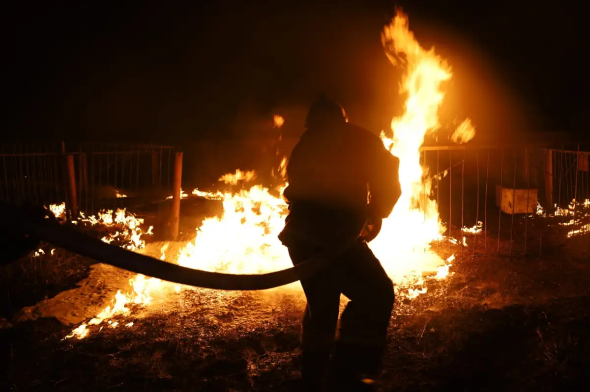 Фото с пожара в Нур-Султане - четверо пострадали