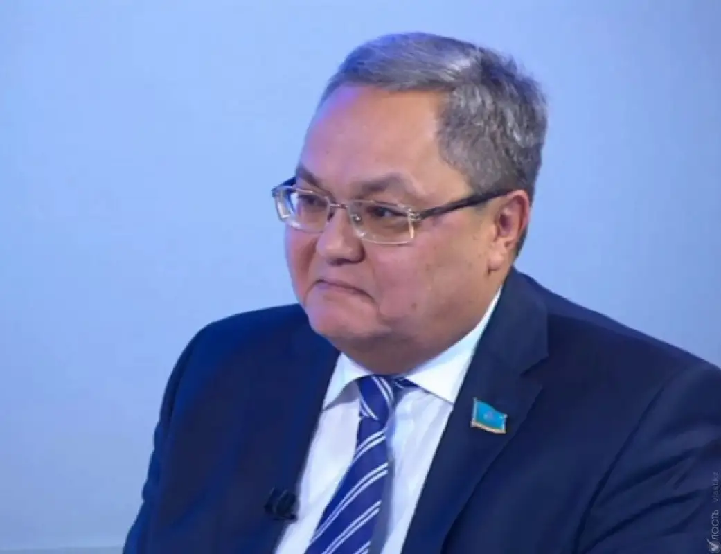 Мажилис прекратил полномочия депутата Мухтара Ермана