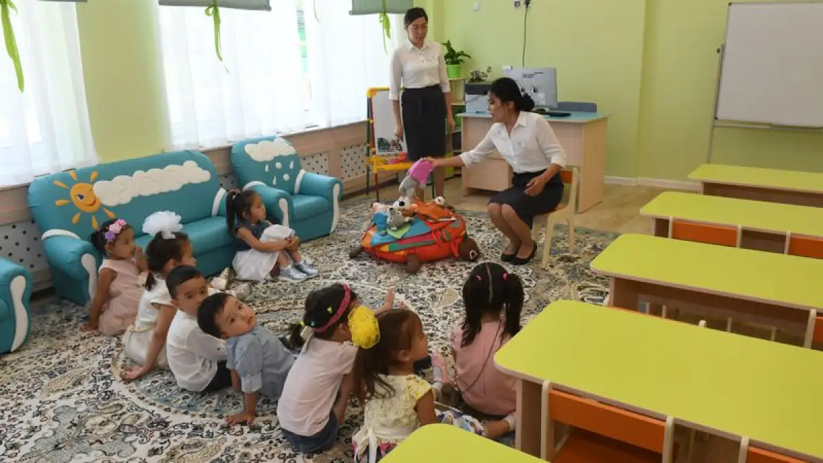 Воспитателям детсадов в Казахстане повысят зарплату