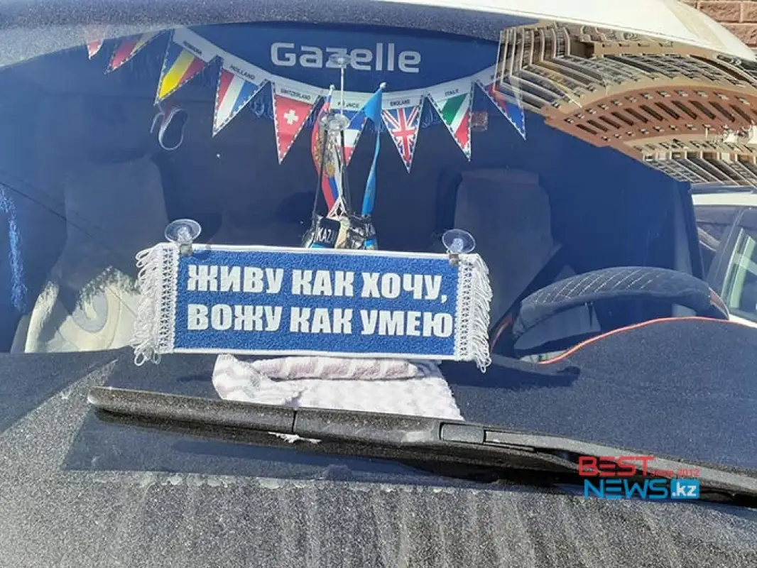 “Живу, как хочу, вожу, как умею”: самые забавные наклейки на авто в Нур-Султане 