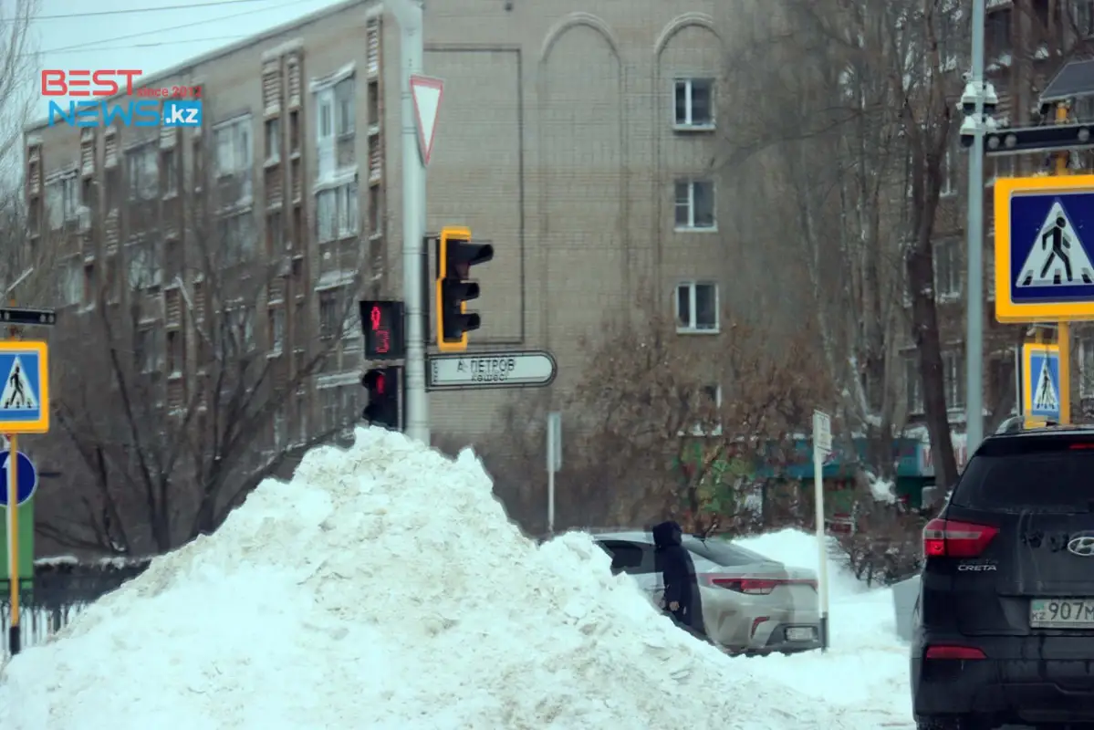 Кругом сугробы: в Нур-Султане за сутки выпало больше месячной нормы