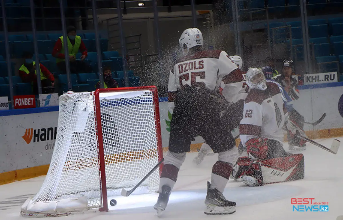 Лучшие фото-эпизоды матча Барыс-Динамо Рига