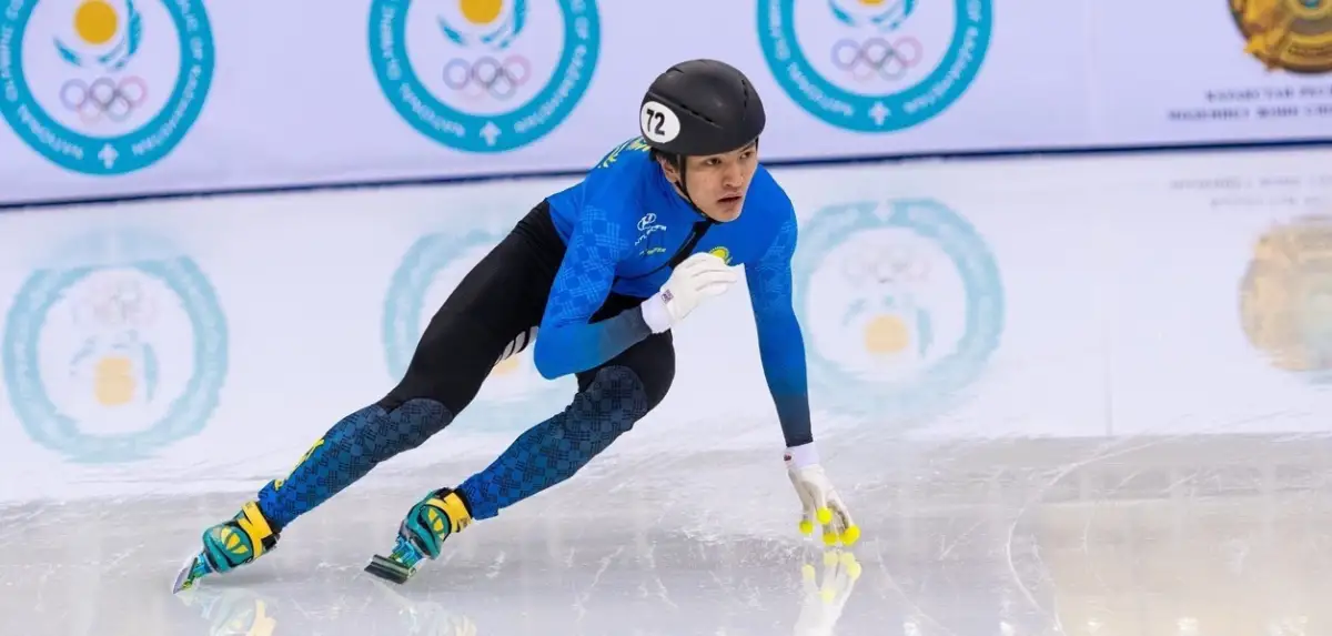 Знаменосец Ажгалиев прошел в 1/4 в шорт-треке на Олимпиаде-2022
