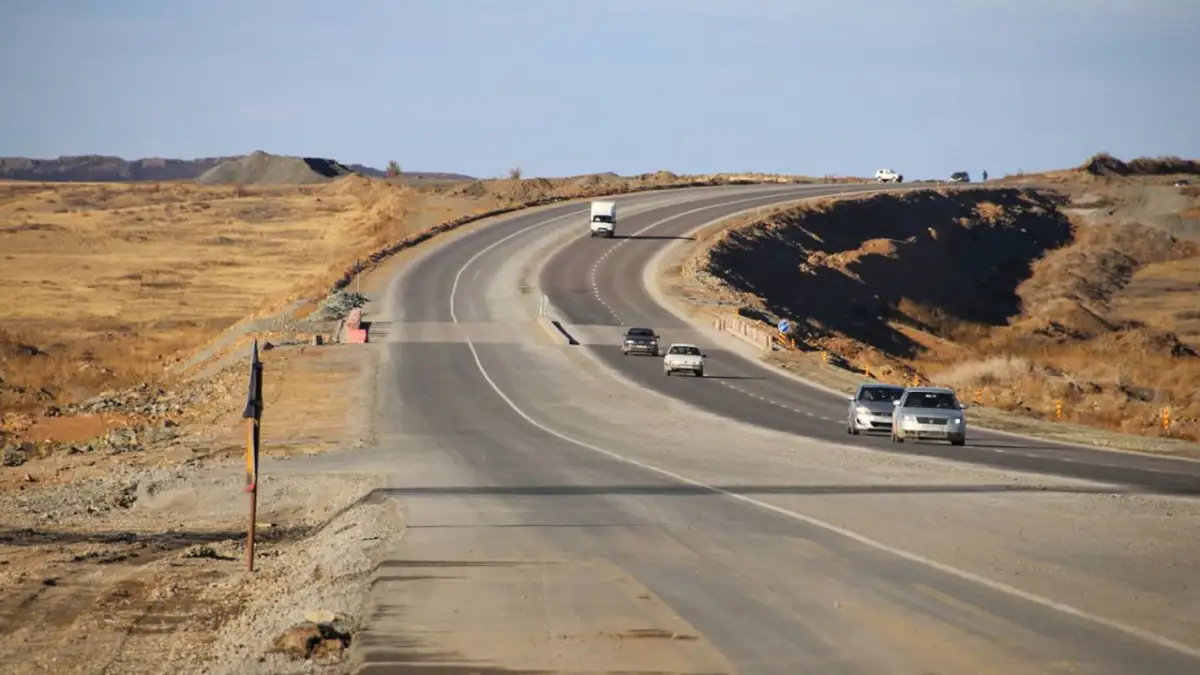 Аскар Мамин посетил объекты дорожного строительства