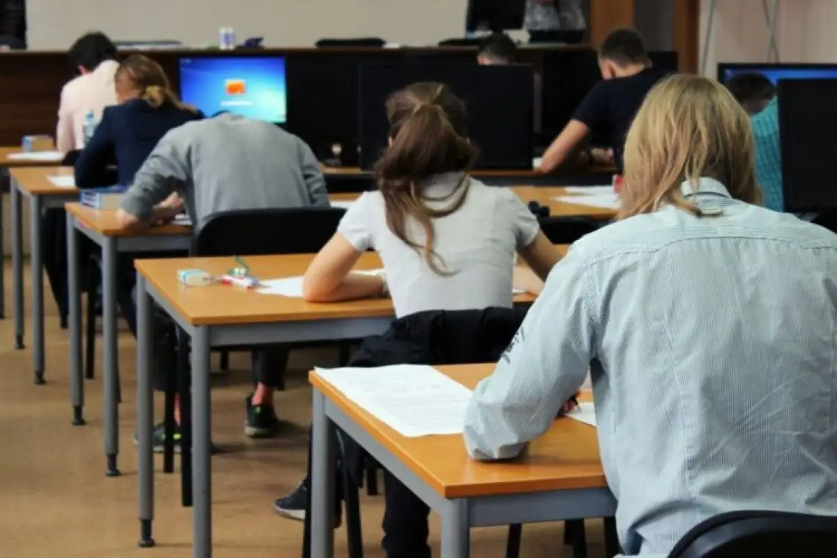 Глава МОН пояснил правила обучения школьников в третьей четверти