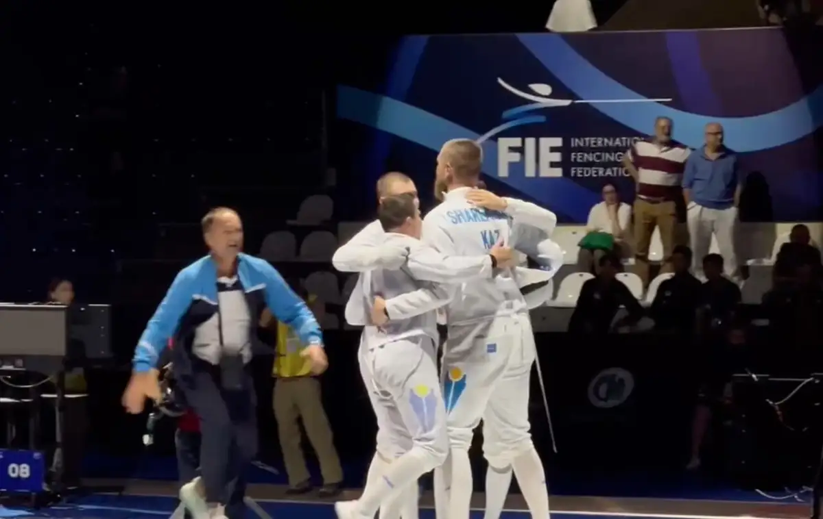 Шпажисты сборной Казахстана завоевали историческую медаль