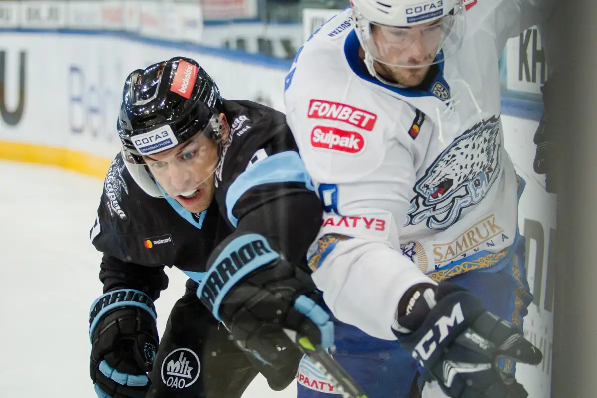 Барыс снова пощекотал нервы, но победил по буллитам в Минске