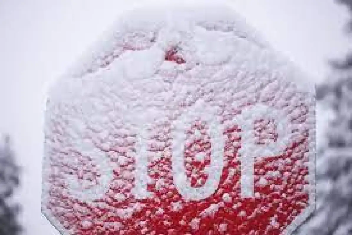 В девяти областях Казахстана перекрыли движение на дорогах