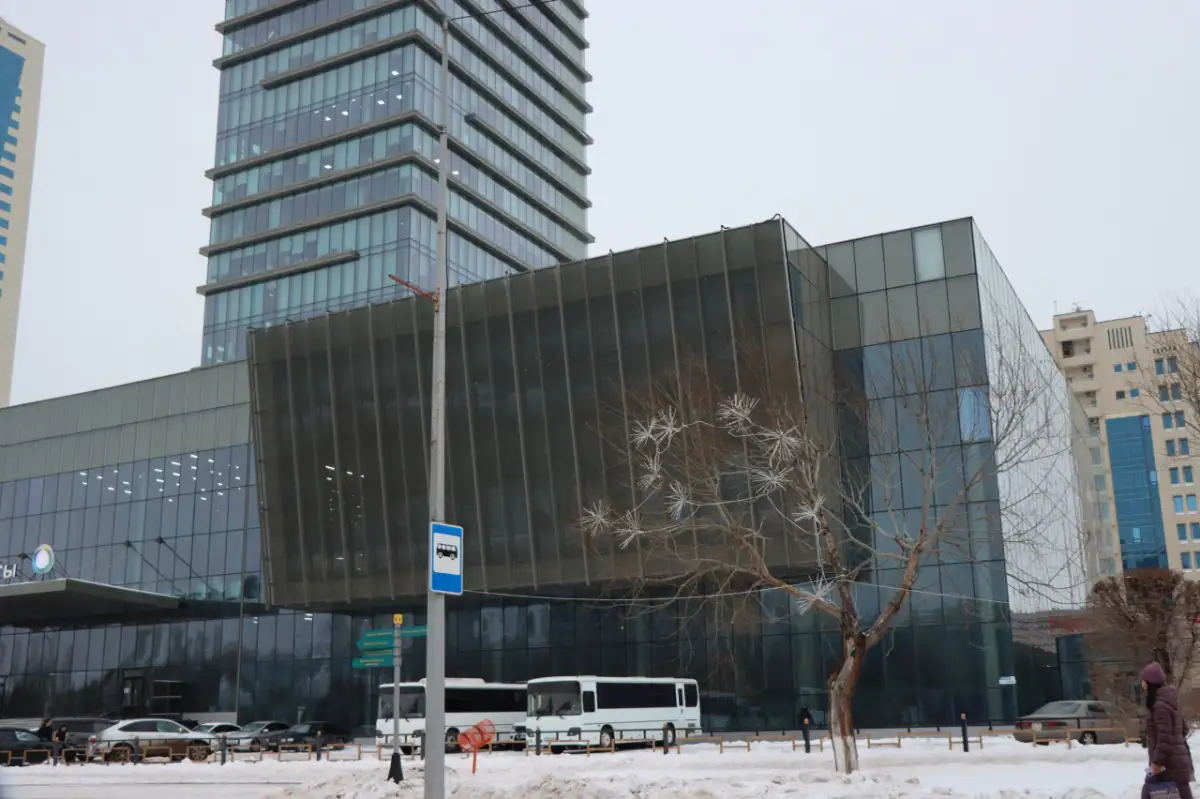 В паркинге «КазМедиаОрталыгы» замкнул трансформатор, эвакуируются сотрудники