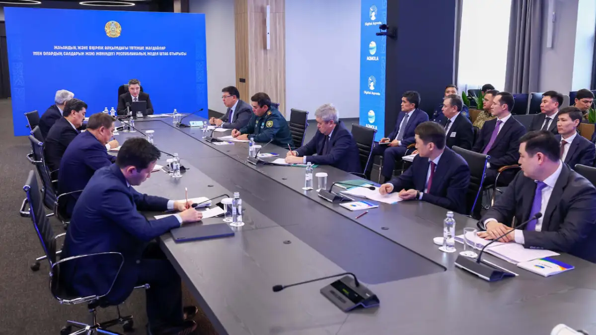 Бектенов призвал «быть готовыми к различным сценариям» в борьбе с паводками