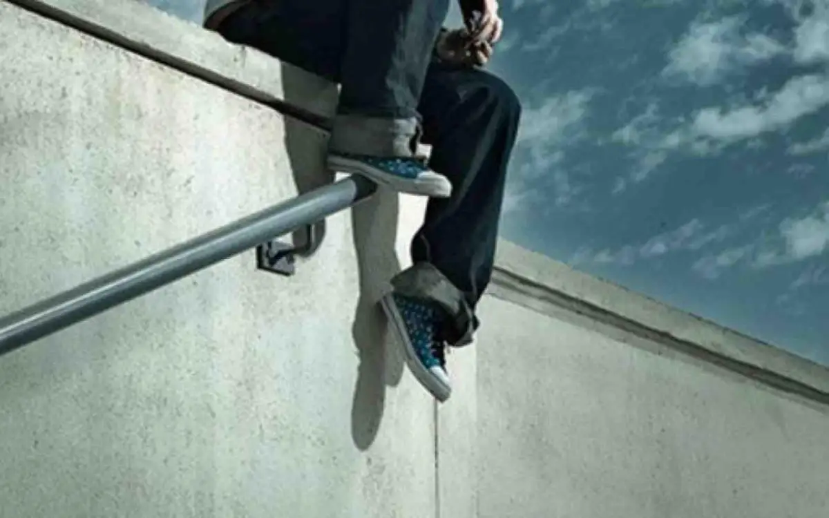 В Алматы мужчина спрыгнул с моста и погиб