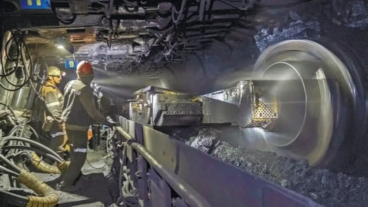 На шахте "Казахстанская" остается неизвестной судьба троих шахтеров