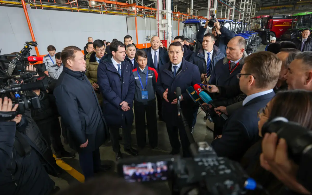 Экс-депутат и глава Qarmet выступили перед Премьер-министром в Костанае