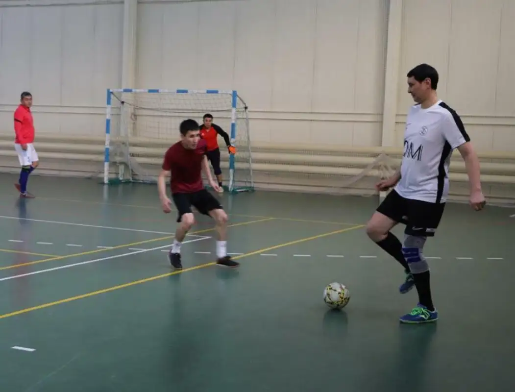 Вице-премьер Ерулан Жамаубаев сыграл в мини-футбол