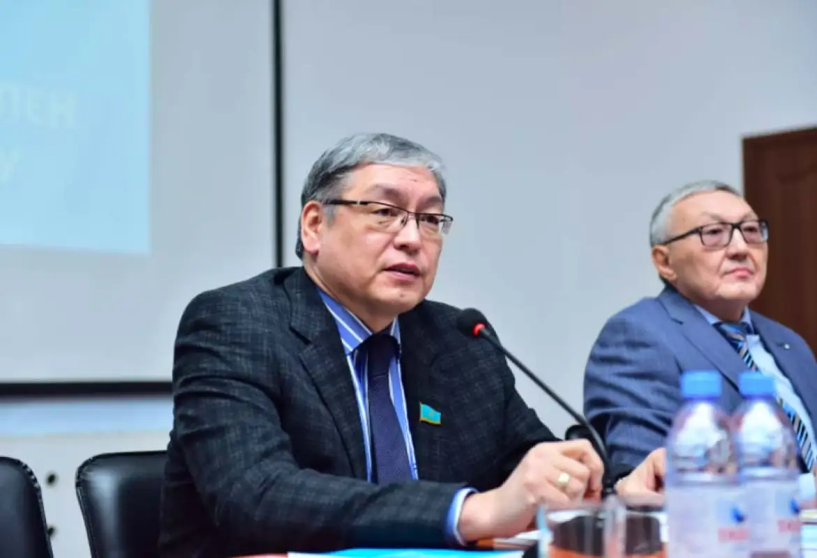 Мажилис досрочно прекратил полномочия Каната Мусина