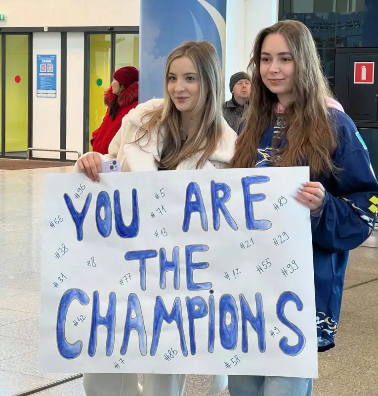 Болельщики приготовили плакаты для хоккеистов "Номада"