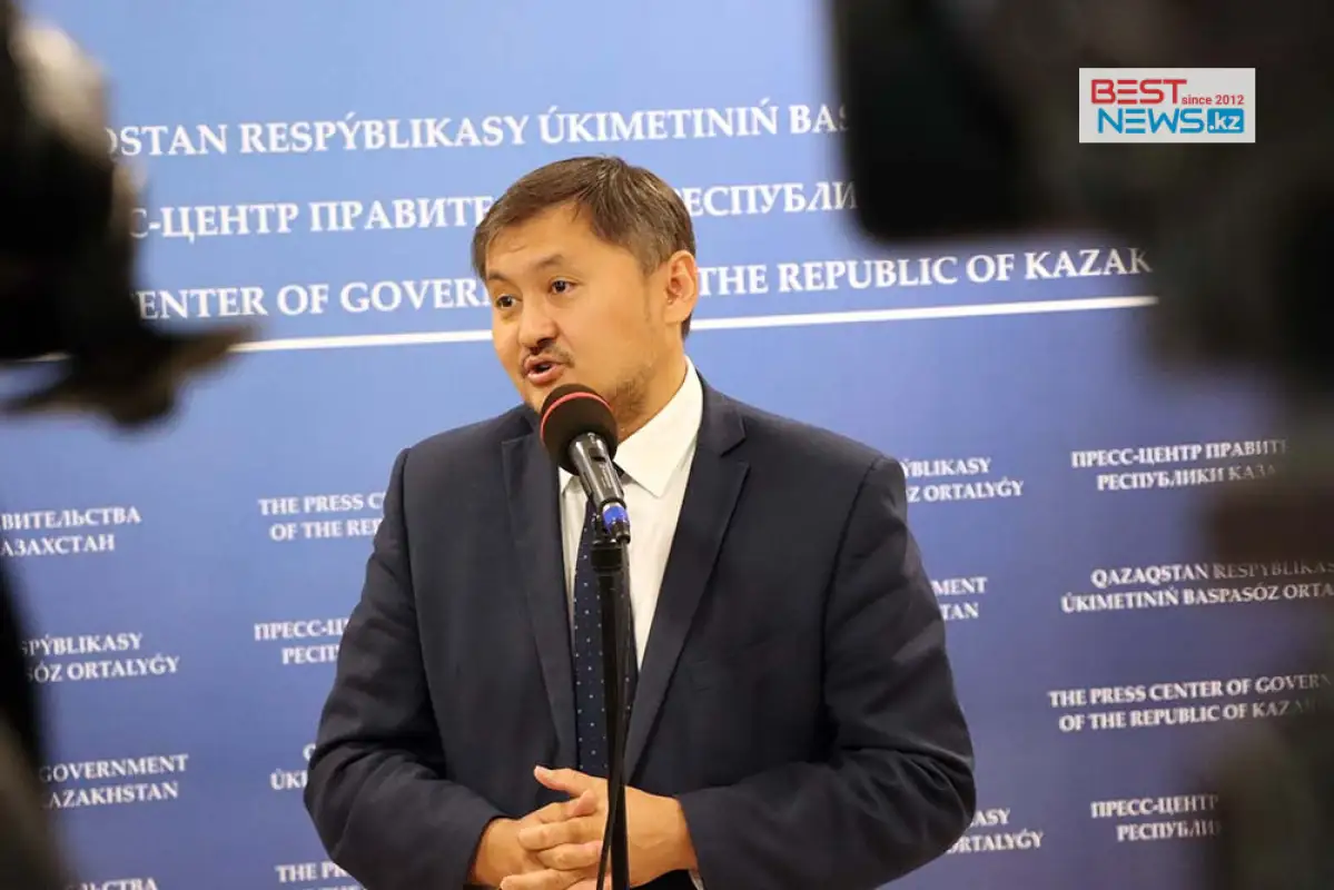 Министр науки и высшего образования Нурбек пообещал забрать детей из школы в Кипре