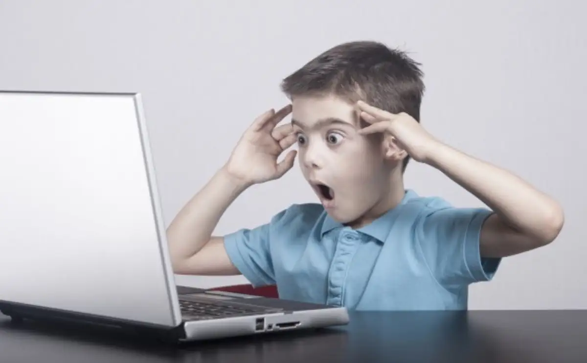 Полиция расследует показ порно на онлайн-уроке в столице РК