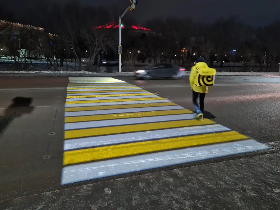 В Нур-Султане установили «зебру» с подсветкой