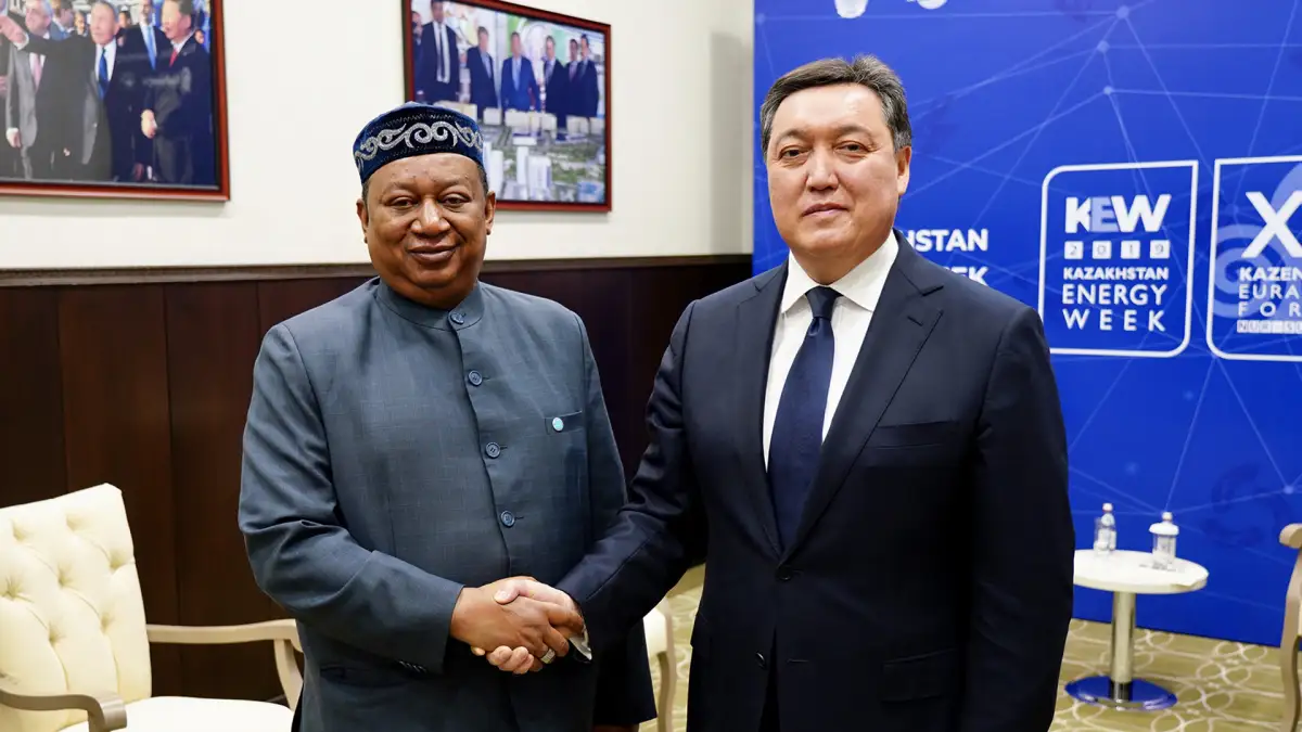 Генсек ОПЕК одел тюбетейку в Нур-Султане