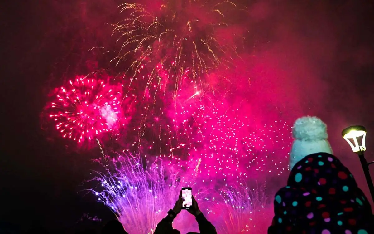 Видео праздничного салюта в Астане