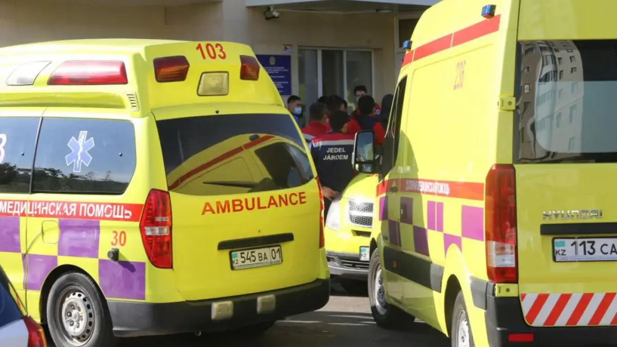 "По выходным лучше не умирать?": Минздрав обратился к казахстанцам из-за новых правил вызова "скорой"