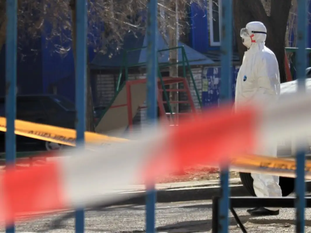 ЧП: в Алматы коронавирусом заразились 12 медиков из одного стационара