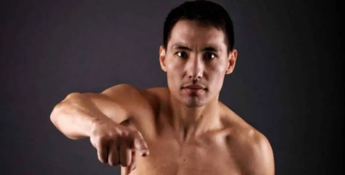 Из Казахстана, но не Головкин. Арум назвал главную угрозу для Альвареса в 76,2 кг