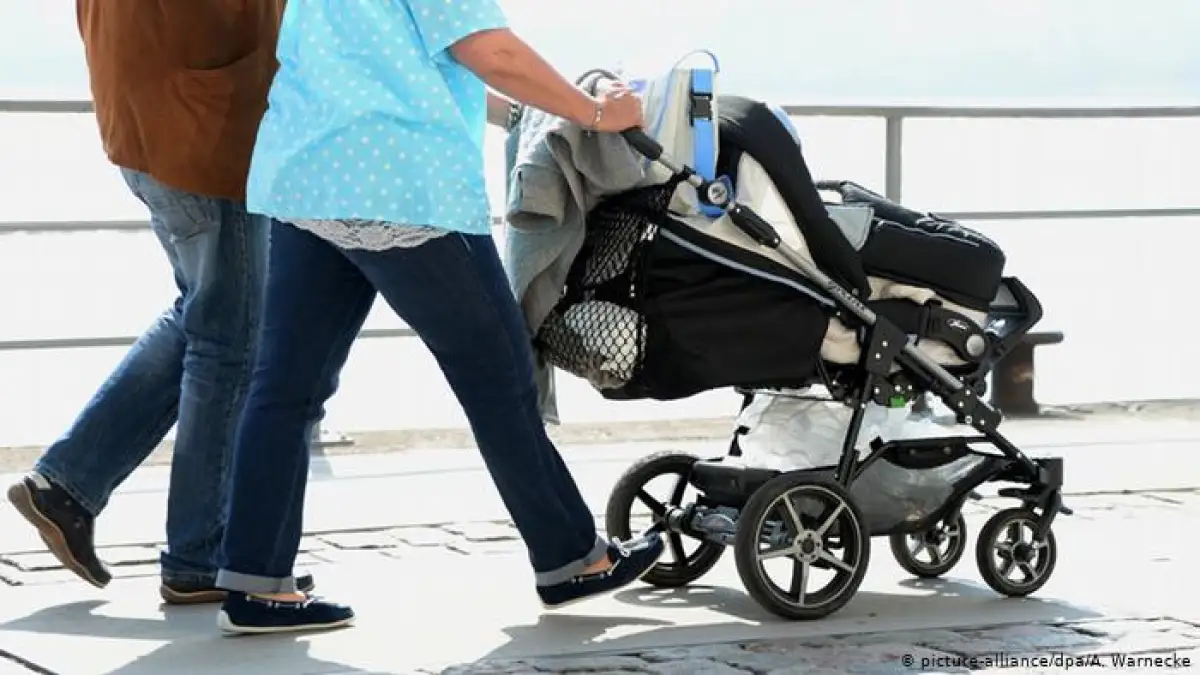 В Нур-Султане супруги воровали одежду в бутиках и прятали в детскую коляску