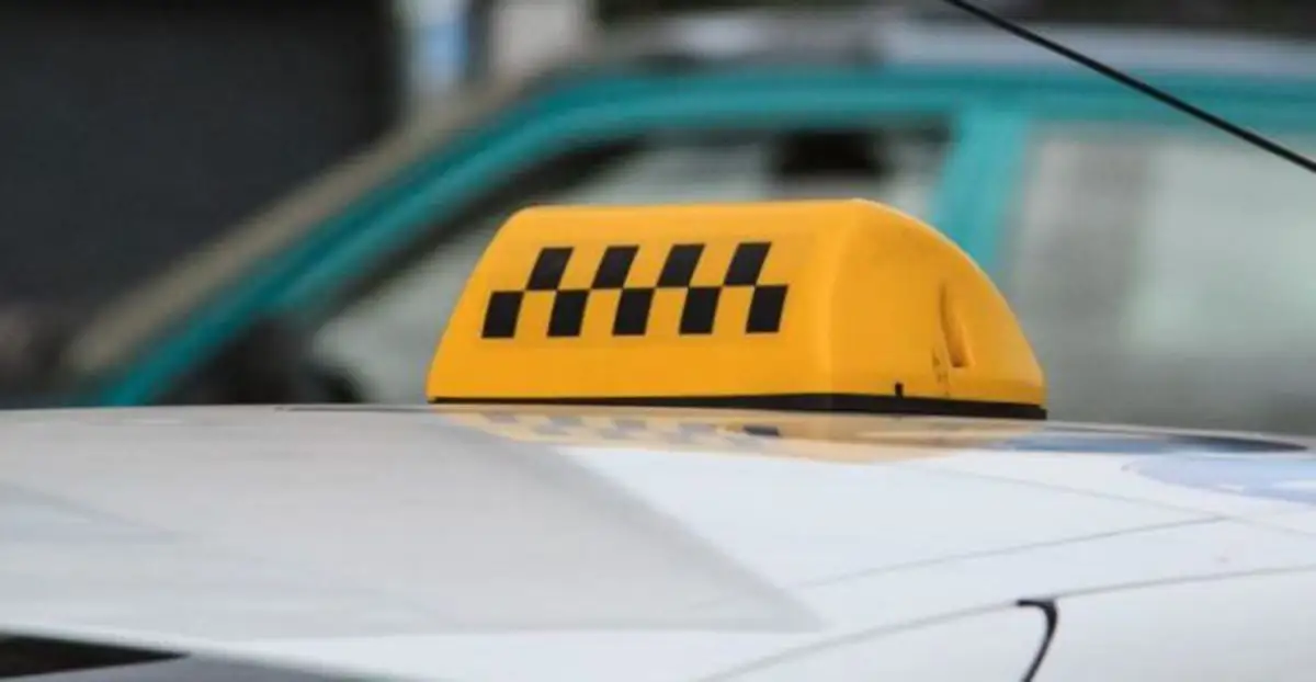 В Нур-Султане таксист обокрал спящую пассажирку