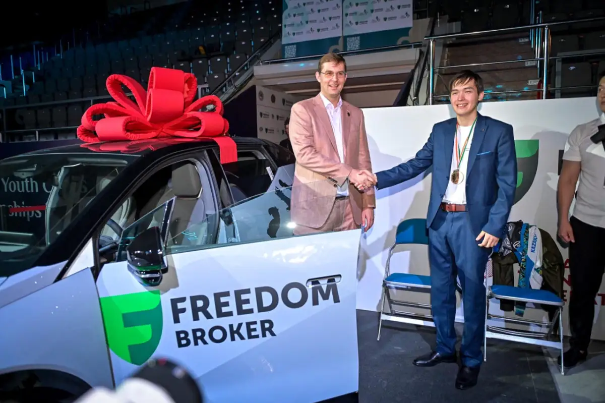 Чемпиону мира Казыбеку Ногербеку подарили электрокар